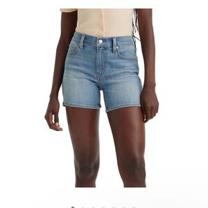 Levi’s NWT Size 16 mid Length Shorts